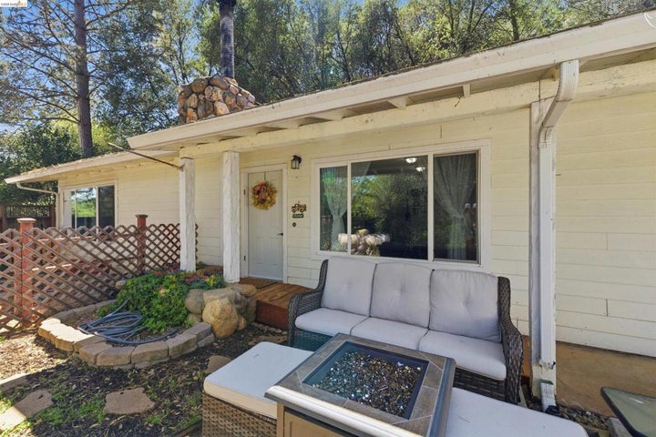 Photo 1 of 20 — 376 Calaveras Way, Sonora, CA 95370