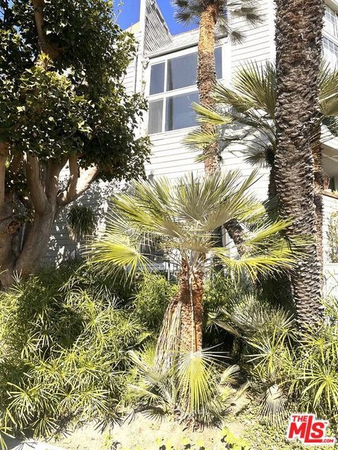 Photo of 601 Coeur D Alene Avenue #2, Venice, CA 90291 (MLS # 26660221)