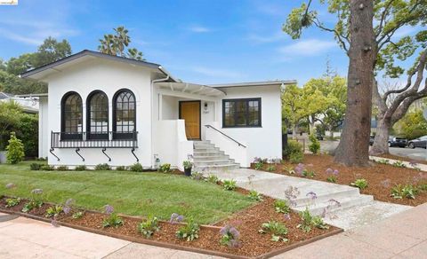 Photo of 1541 Grand Ave, Piedmont, CA 94611 (MLS # 41131577)