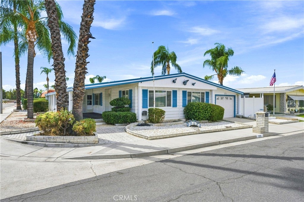 975 Vista Grande Drive