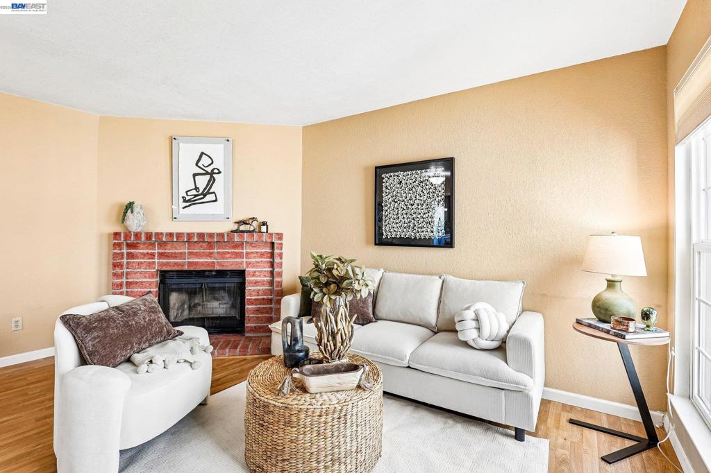 353 Northwood Cmns