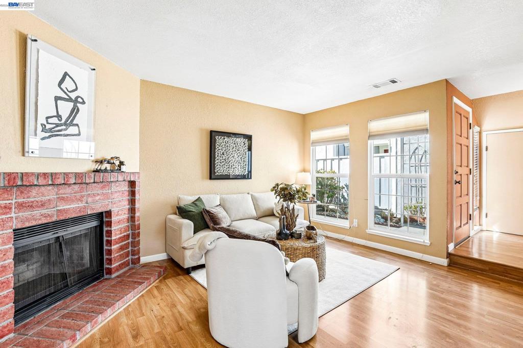 353 Northwood Cmns