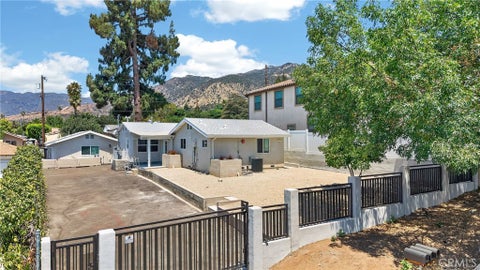 Photo of 13247 Raven Street, Sylmar, CA 91342 (MLS # SR26203290)