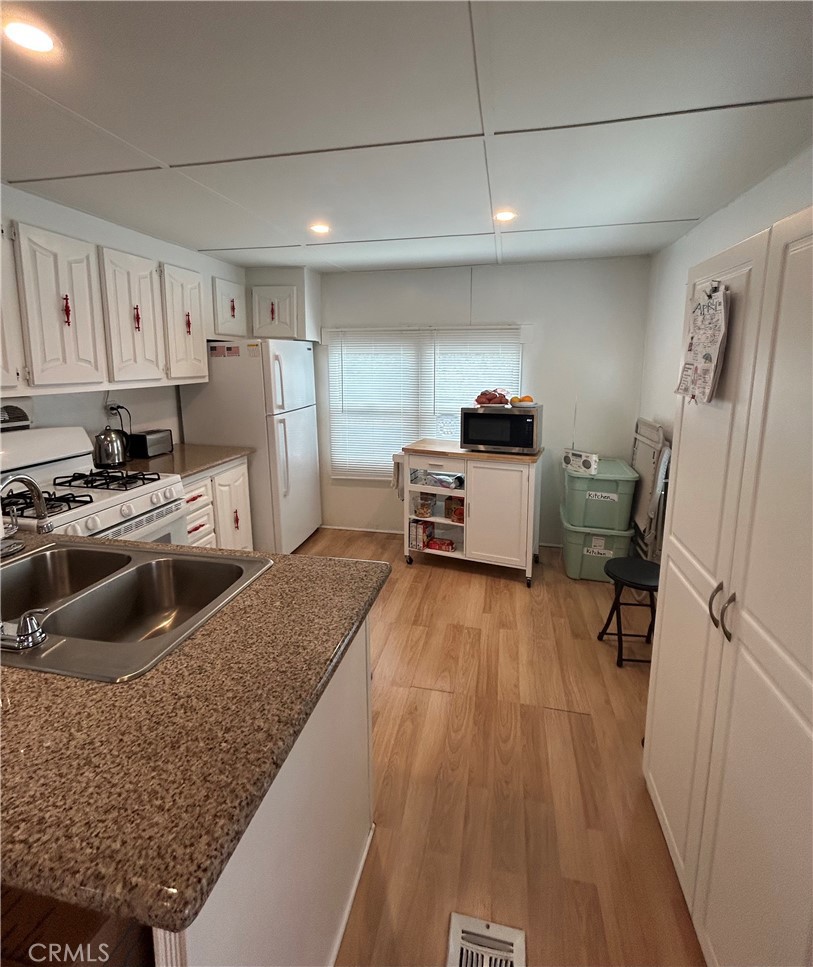 525 Gilbert Street N 115