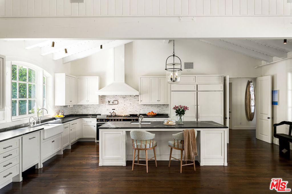 28823 Cliffside Drive