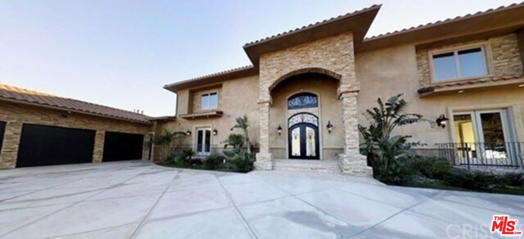 23244 W Paloma Blanca Drive
