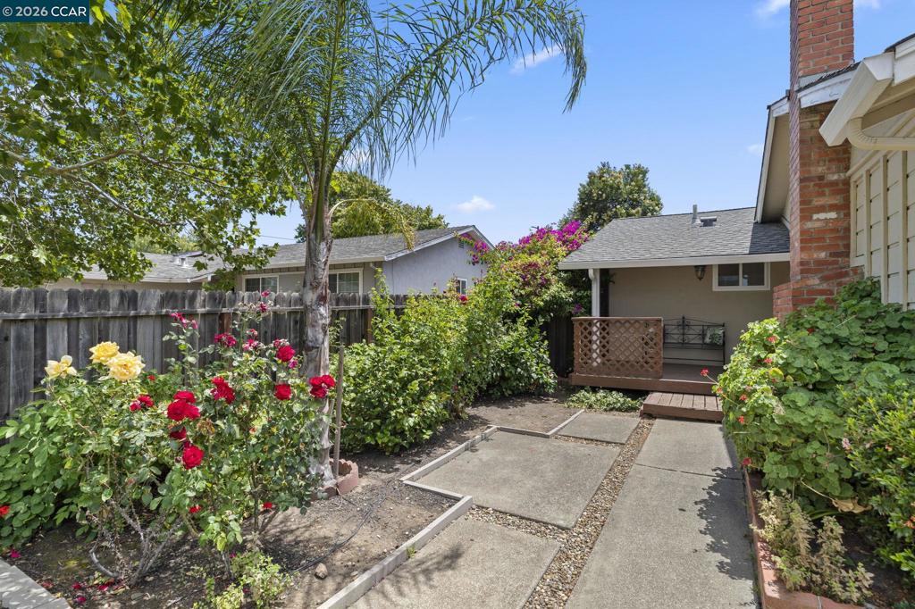2674 E Olivera Rd