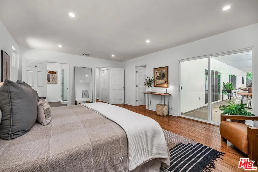 Beverly Hills, California 90210, United States, 5 Bedrooms Bedrooms, ,6 BathroomsBathrooms,Residential,Active,105037