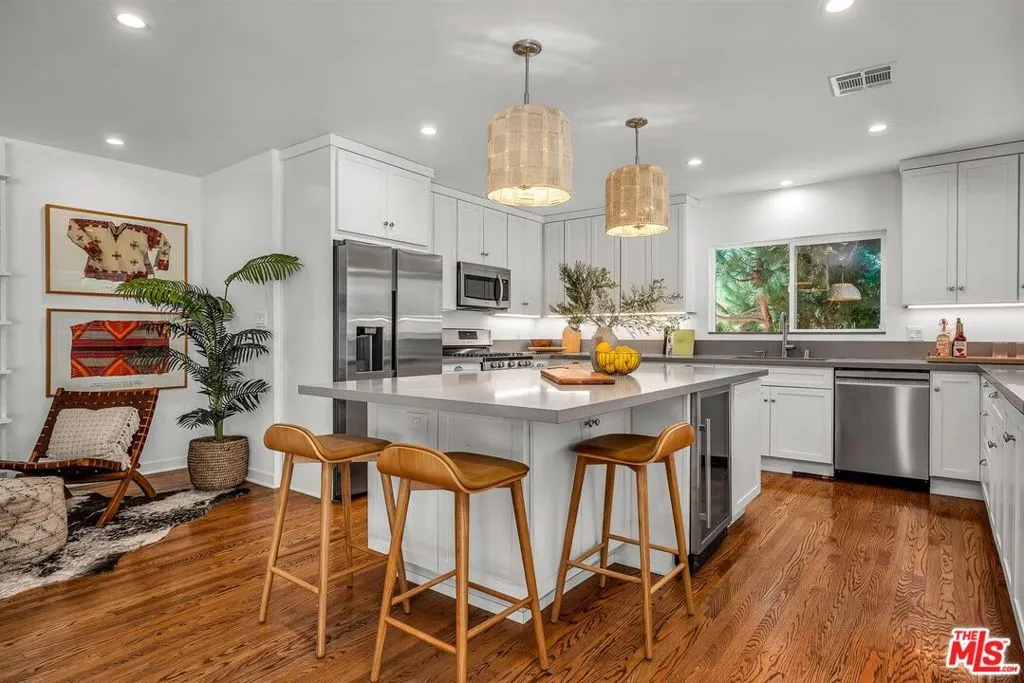 Beverly Hills, California 90210, United States, 5 Bedrooms Bedrooms, ,6 BathroomsBathrooms,Residential,Active,105037