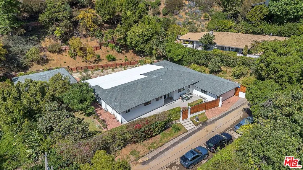 Beverly Hills, California 90210, United States, 5 Bedrooms Bedrooms, ,6 BathroomsBathrooms,Residential,Active,105037