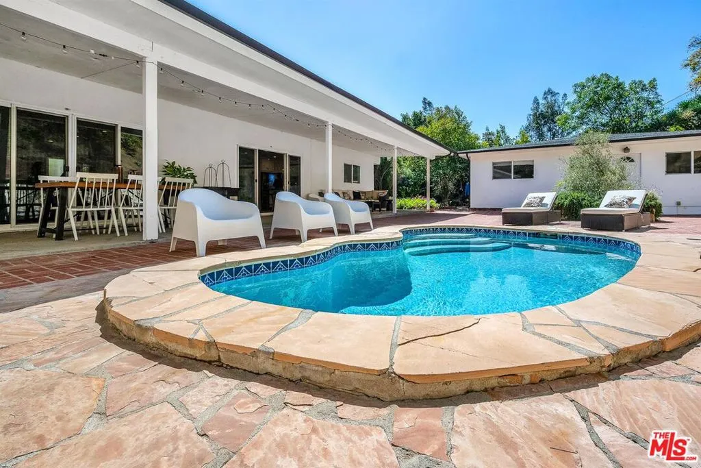 Beverly Hills, California 90210, United States, 5 Bedrooms Bedrooms, ,6 BathroomsBathrooms,Residential,Active,105037