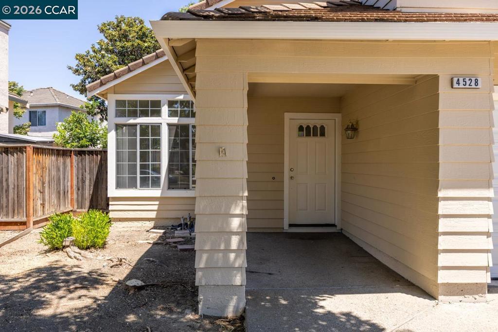4528 Knollpark Cir