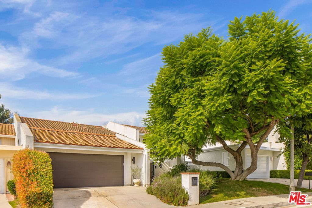 Photo of 2661 Angelo Drive, Los Angeles, CA 90077 (MLS # 25598807)