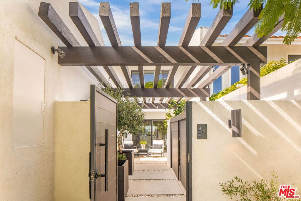 Photo of 2661 Angelo Drive, Los Angeles, CA 90077 (MLS # 25598807)