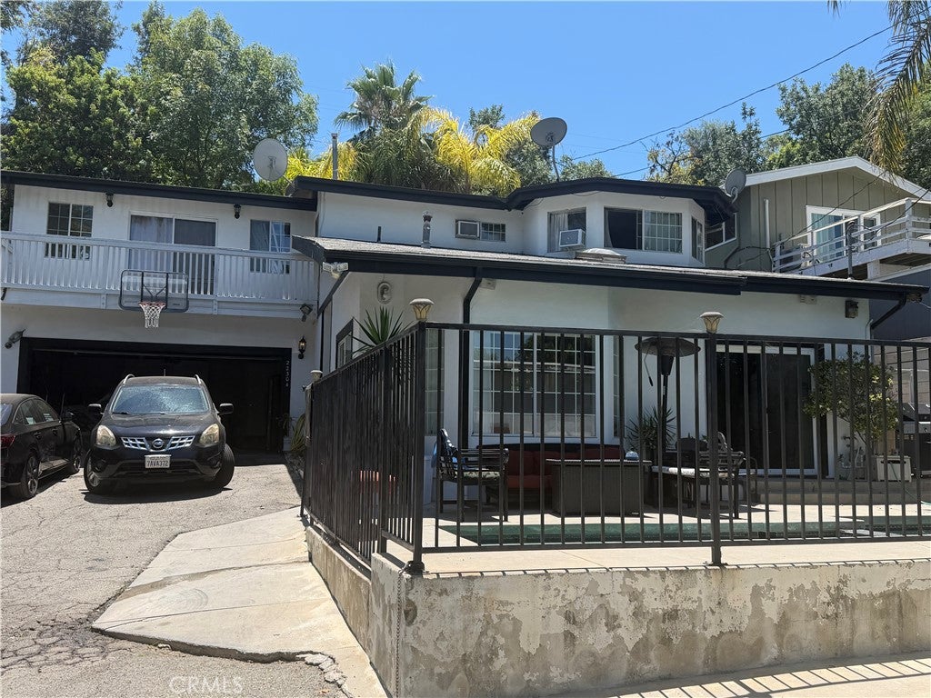 Photo of 22304 Cass AVE, Woodland Hills, CA 91364 (MLS # SR26148656)