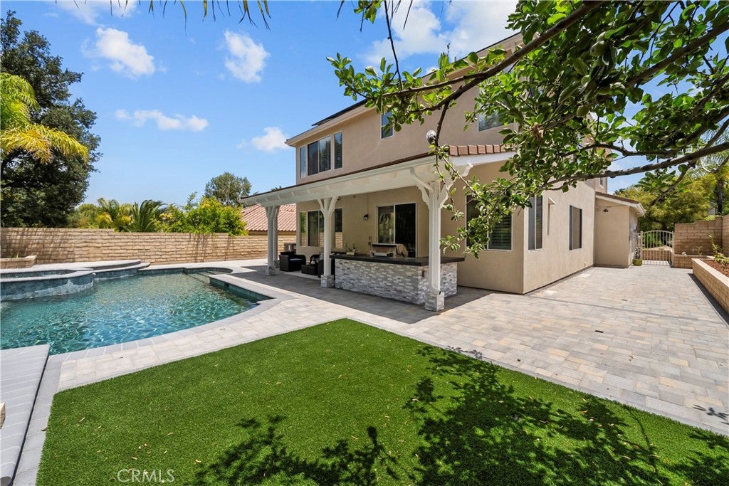 25415 Thoreau Way