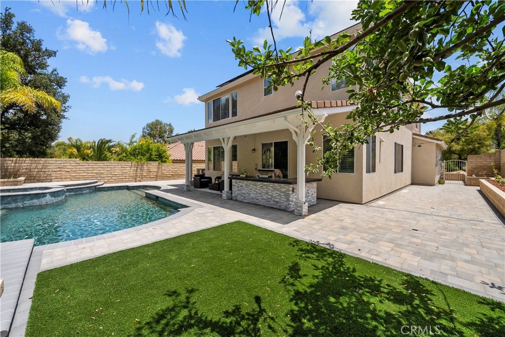 25415 Thoreau Way