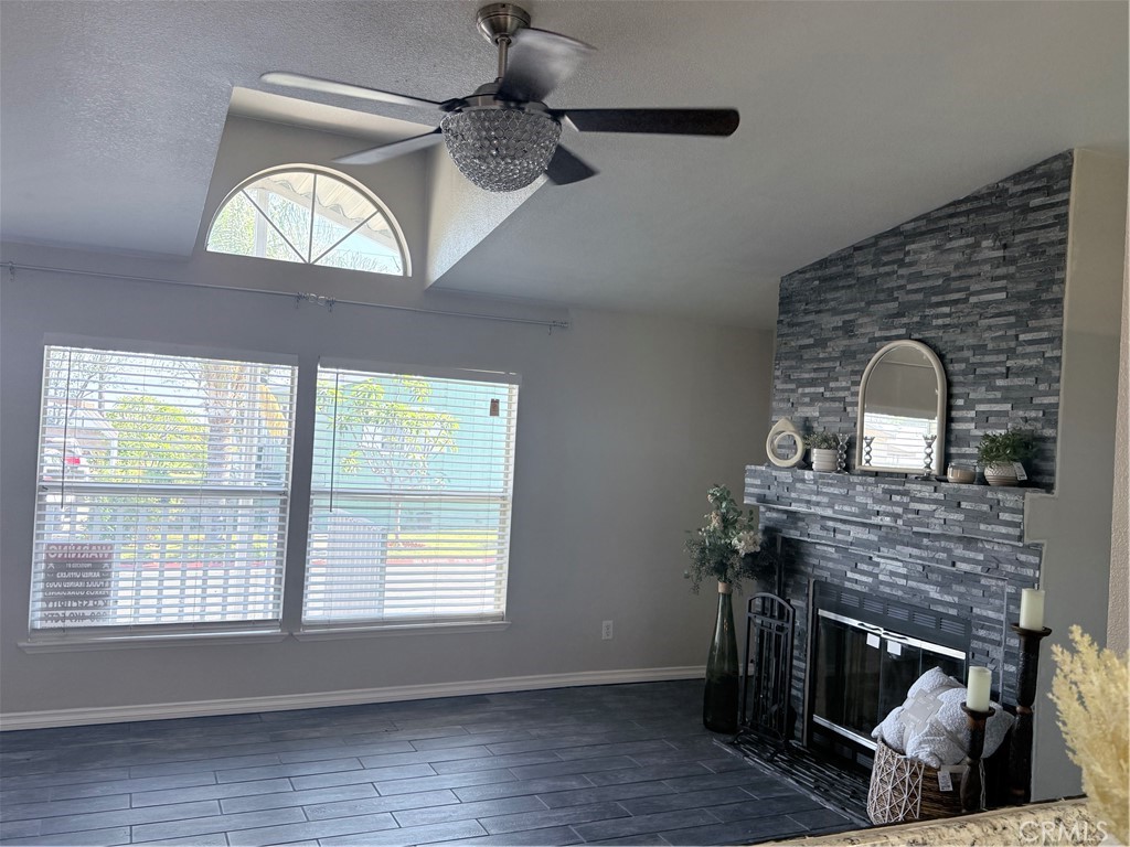 1855 RIVERSIDE 405
