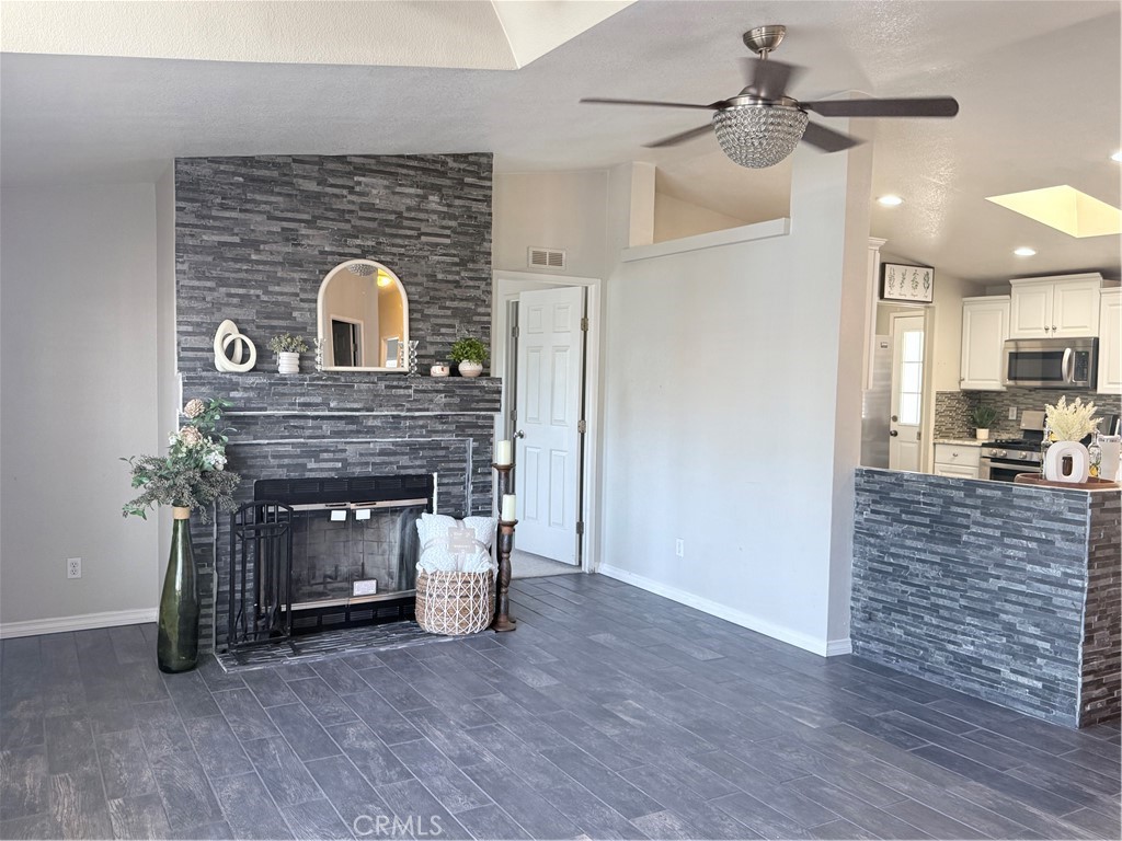 1855 RIVERSIDE 405