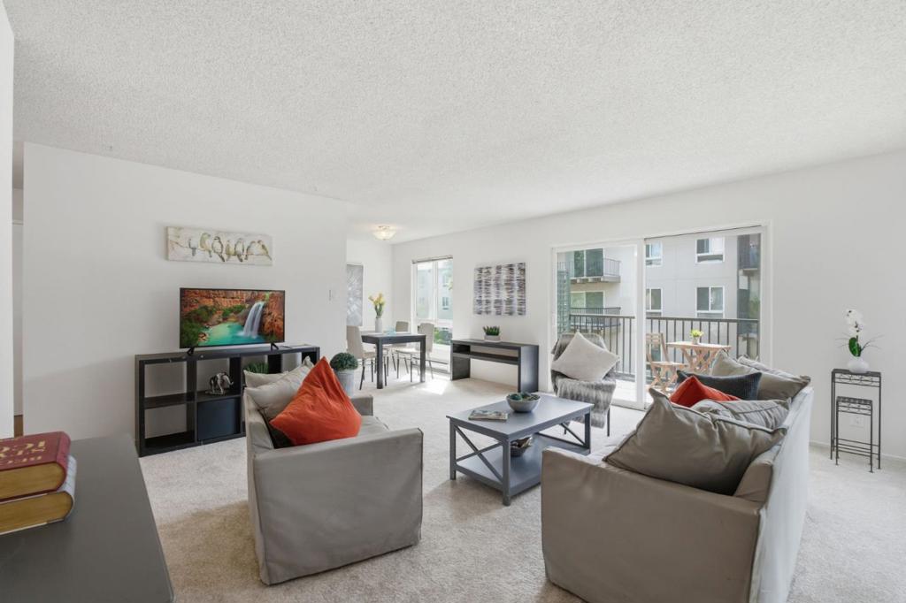 821 N Humboldt Street 301
