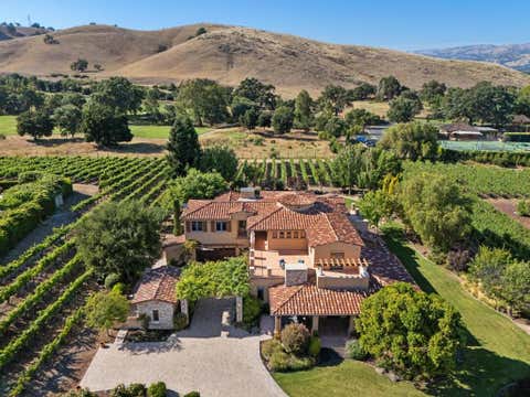 Photo of 1295 Lions Peak Lane, San Martin, CA 95046 (MLS # ML82053344)