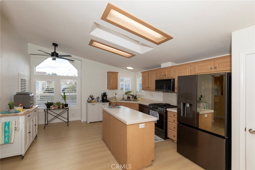 10961 Desert Lawn Dr 380