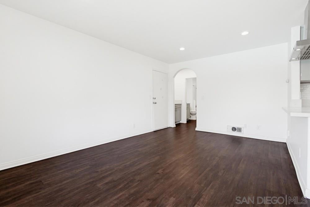 9598 Carroll Canyon 266