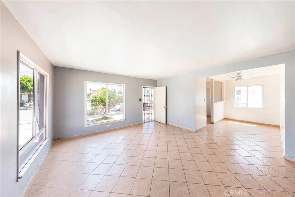 Wilmington, California 90744, United States, 2 Bedrooms Bedrooms, ,1 BathroomBathrooms,Residential,Pending,208904