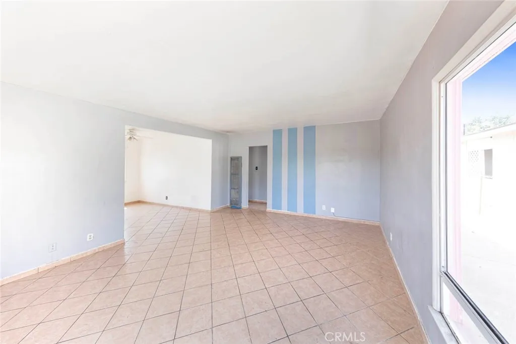 Wilmington, California 90744, United States, 2 Bedrooms Bedrooms, ,1 BathroomBathrooms,Residential,Pending,208904