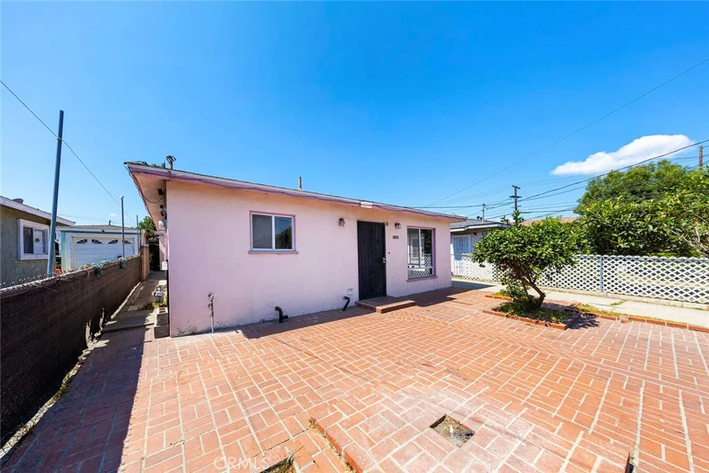 Wilmington, California 90744, United States, 2 Bedrooms Bedrooms, ,1 BathroomBathrooms,Residential,Pending,208904