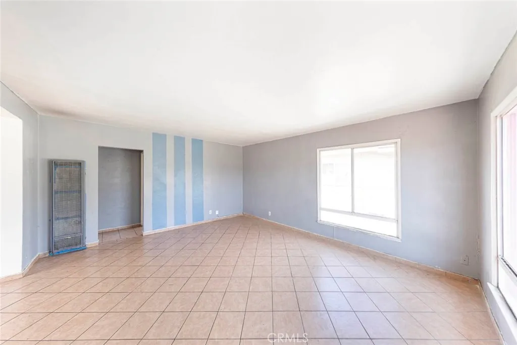 Wilmington, California 90744, United States, 2 Bedrooms Bedrooms, ,1 BathroomBathrooms,Residential,Pending,208904