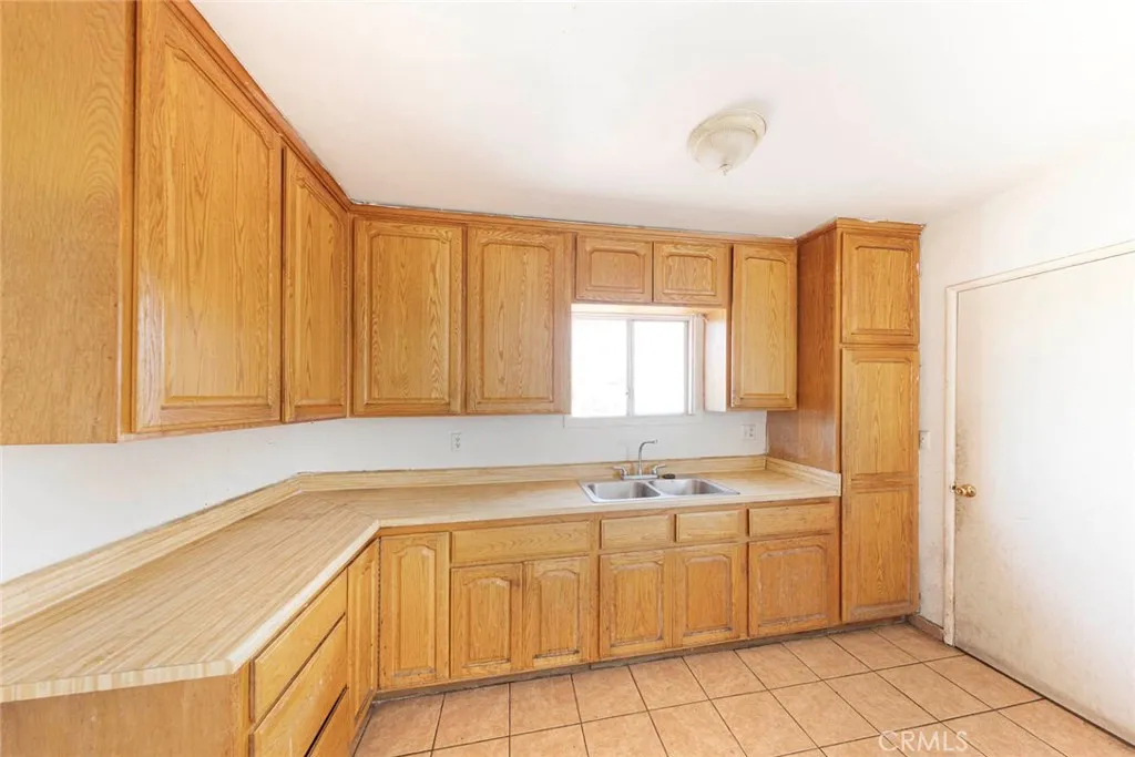 Wilmington, California 90744, United States, 2 Bedrooms Bedrooms, ,1 BathroomBathrooms,Residential,Pending,208904