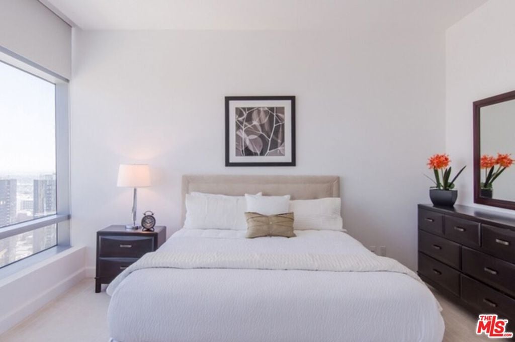 900 W Olympic Boulevard 39E