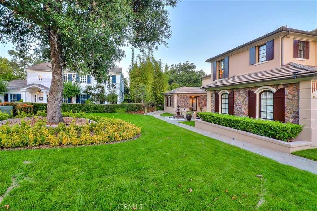 725 Carriage House