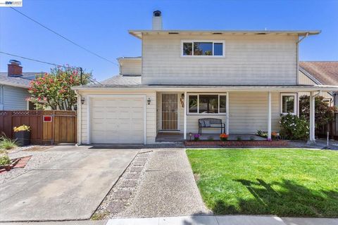 Photo of 156 Mecartney Rd RD, Alameda, CA 94502 (MLS # 41135975)