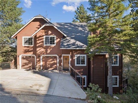 Photo of 26370 Spyglass DR, Lake Arrowhead, CA 92352 (MLS # IG26215507)