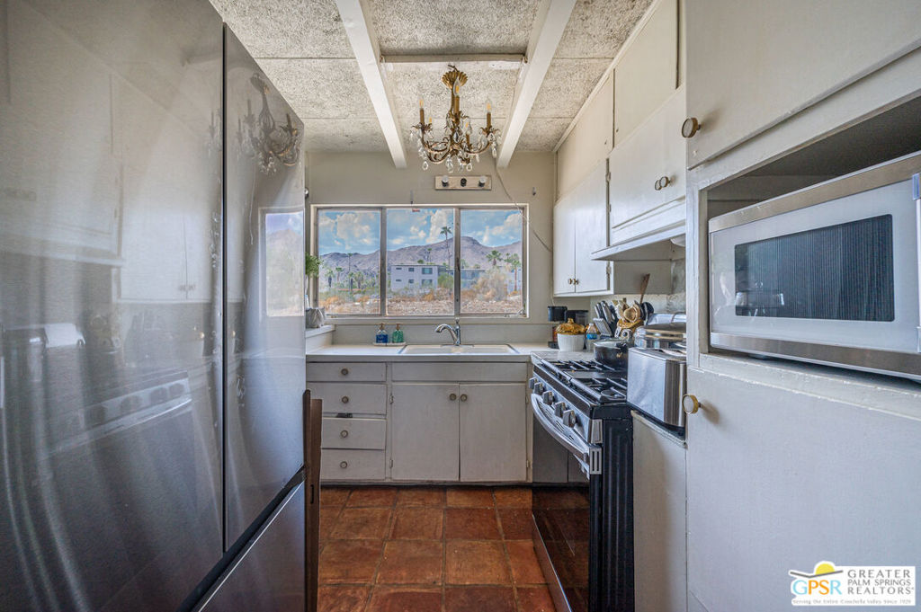 39910 Bird Lane