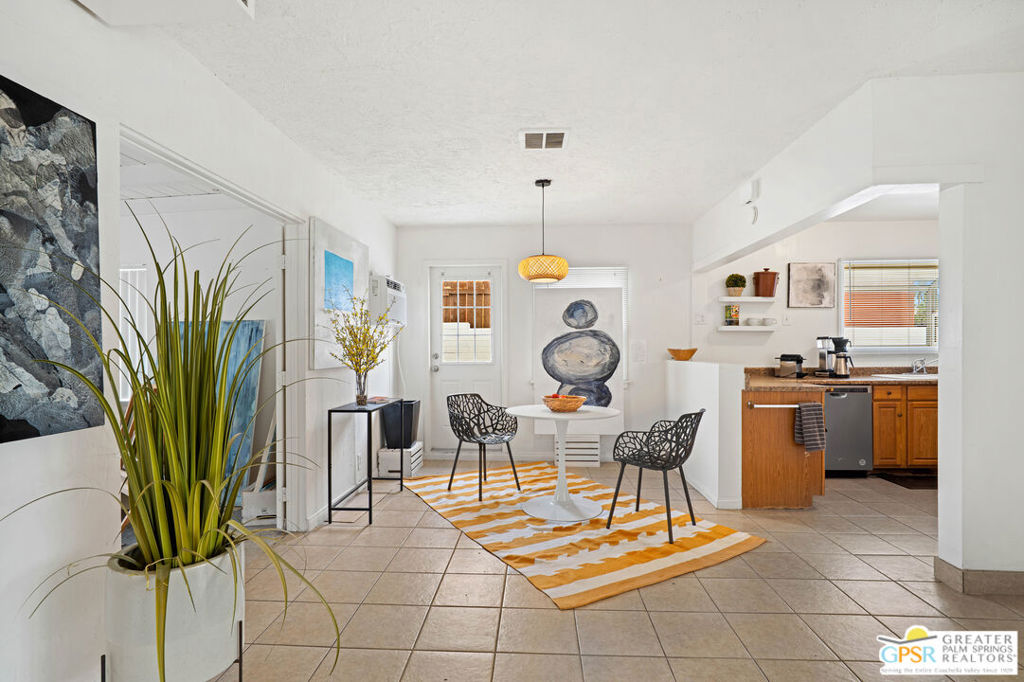 543 N Paseo De Anza