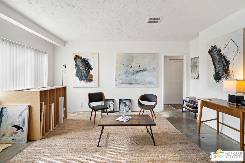 543 N Paseo De Anza