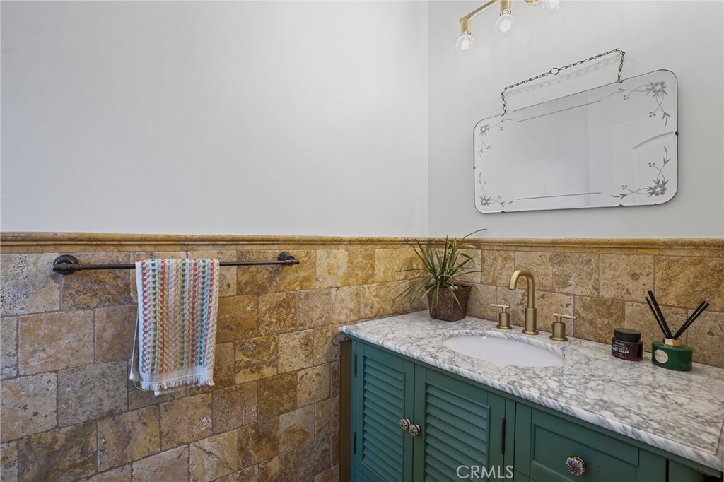 14702 Magnolia Boulevard 104