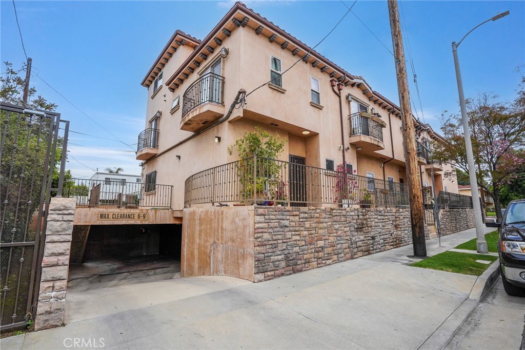 14702 Magnolia Boulevard 104