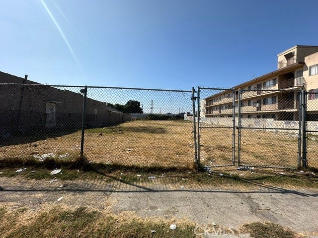 1220 W 57th