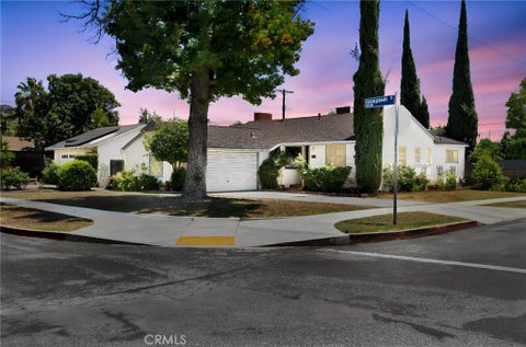 Photo of 13758 Runnymede Street, Van Nuys, CA 91405 (MLS # SR26125963)