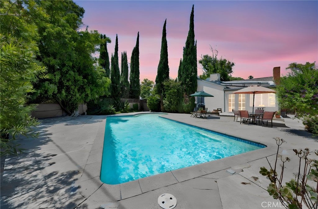 Photo of 13758 Runnymede Street, Van Nuys, CA 91405 (MLS # SR26125963)