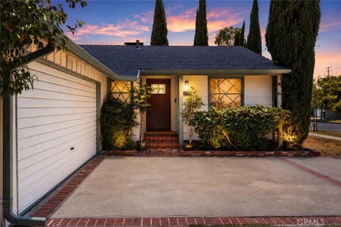 Photo of 13758 Runnymede Street, Van Nuys, CA 91405 (MLS # SR26125963)