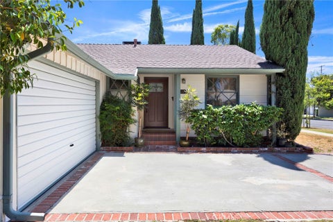Photo of 13758 Runnymede Street, Van Nuys, CA 91405 (MLS # SR26125963)