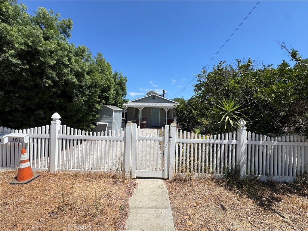 1454 N Clybourn Avenue, Burbank CA 91505
