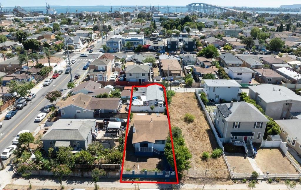 2181  2181 1/2 Franklin Avenue