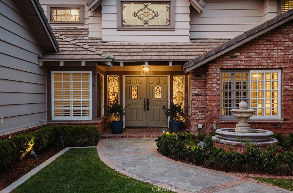 3911 E Rolling Green