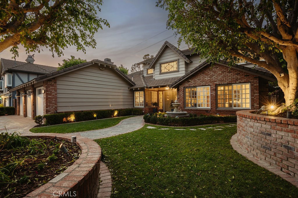 3911 E Rolling Green